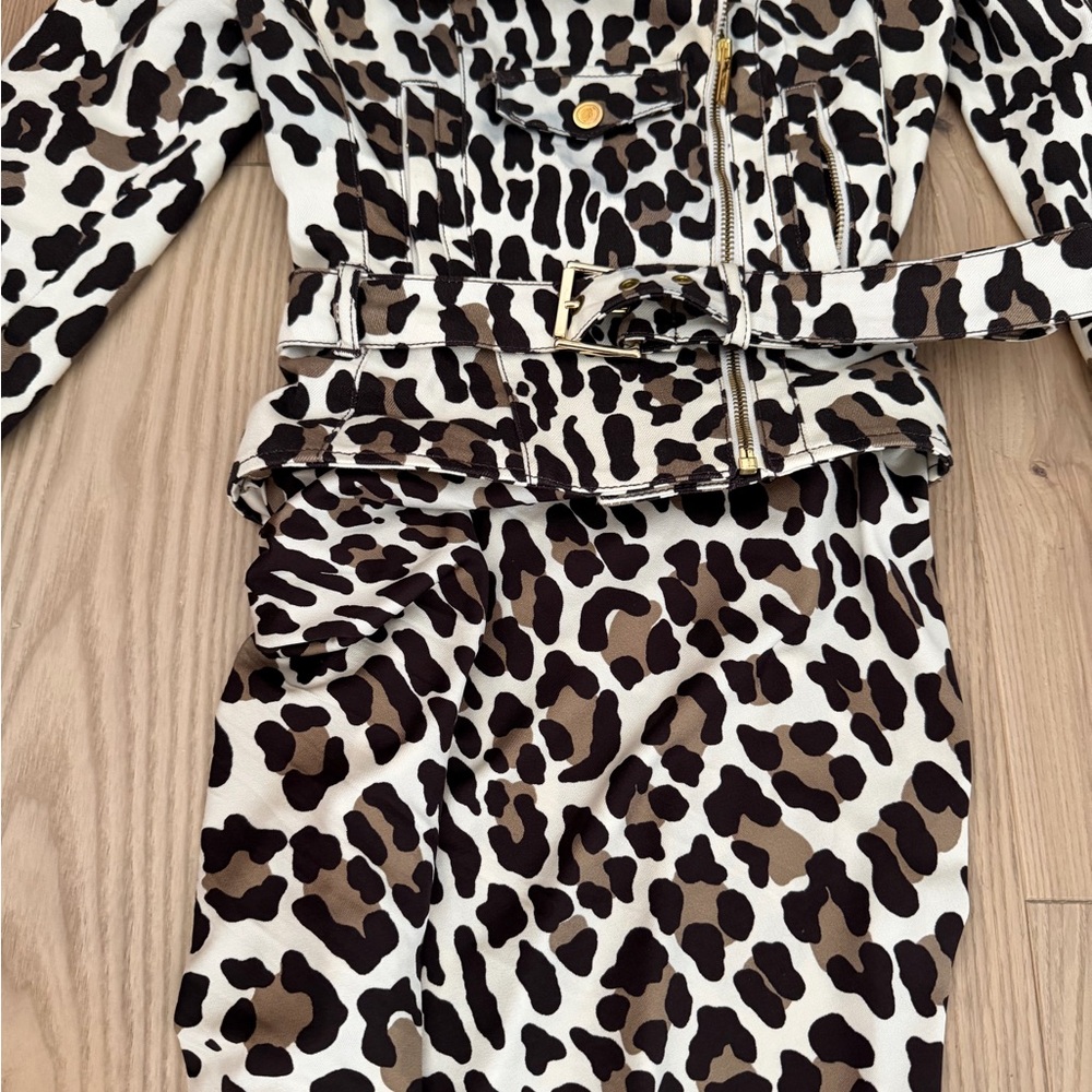 Blumarine Chic Leopard Print Dress with Belt - Picture 2 of 4